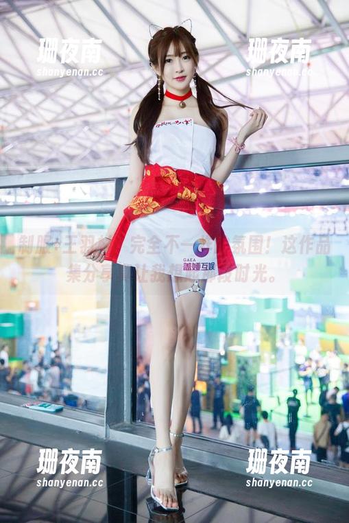 王羽杉 制服+王羽杉,完全不一样的氛围!这作品集分享真让我想起那段时光。