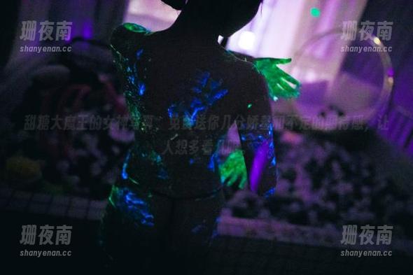 甜糖大魔王 甜糖大魔王的女神写真,免费送你几分娇羞和不定的期待感,让人想多看几眼。