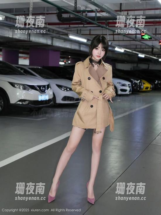 秀人网 - AngelaLee李玲的眼镜美图，一不小心就把我的资源都勾走了！