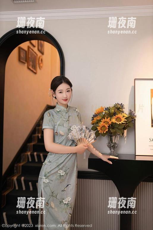 秀人网-tina甜仔 秀人网 - 不一样的空姐:tina甜仔让图片里的云朵都嫉妒她的美。