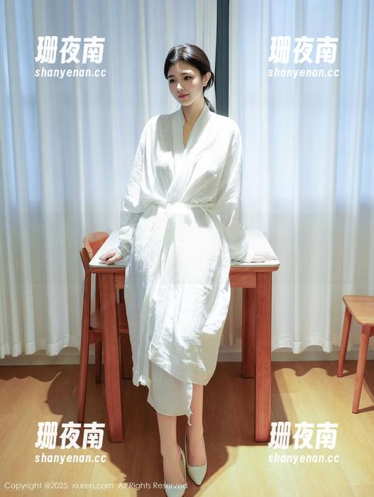 秀人网-可乐Vicky 秀人网 - 无圣光特攻:可乐Vicky的图包裤里丝漫游