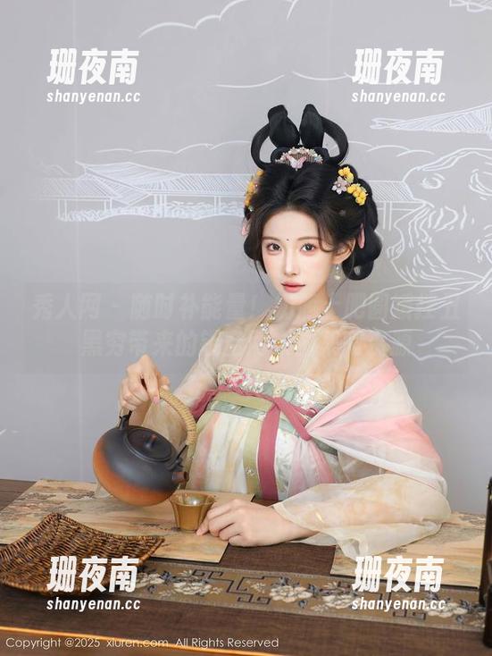 秀人网-奶瓶土肥圆矮挫丑黑穷 秀人网 - 随时补能量!奶瓶土肥圆矮挫丑黑穷带来的镂空网衣图集和资源
