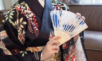 秀人网 – 李丽莎的学姐壁纸,清晰得能闻见书页的香气,想象里有那么点青涩。