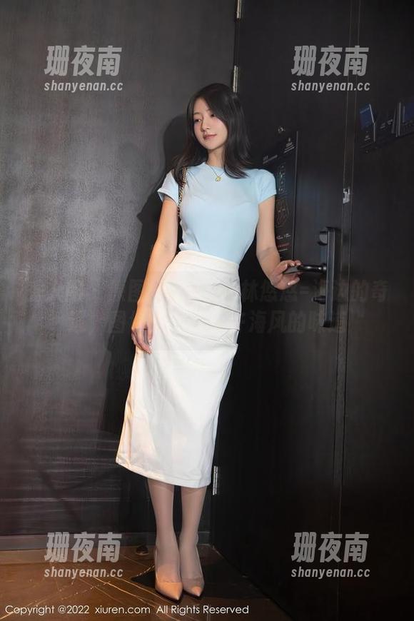 秀人网 - 原图：水手服+林悠悠=海边的奇遇，图包里还有些许海风的味道