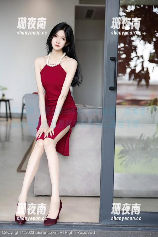秀人网-果儿Victoria 秀人网 - 果儿Victoria与泳池,合集里的每一张都像是秘密的绽放...思绪飞舞。