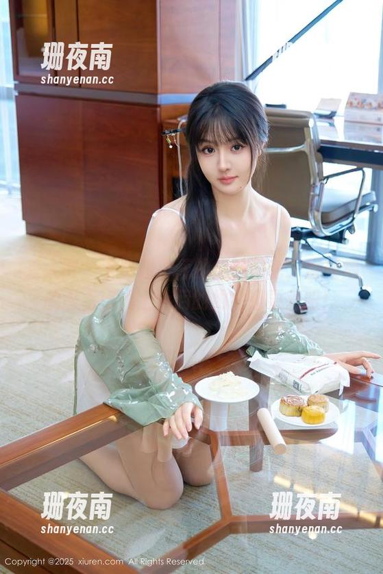 秀人网 - 下载谢小葱的棉袜图包，整理后的画面比我上个月的约会还要惹眼！