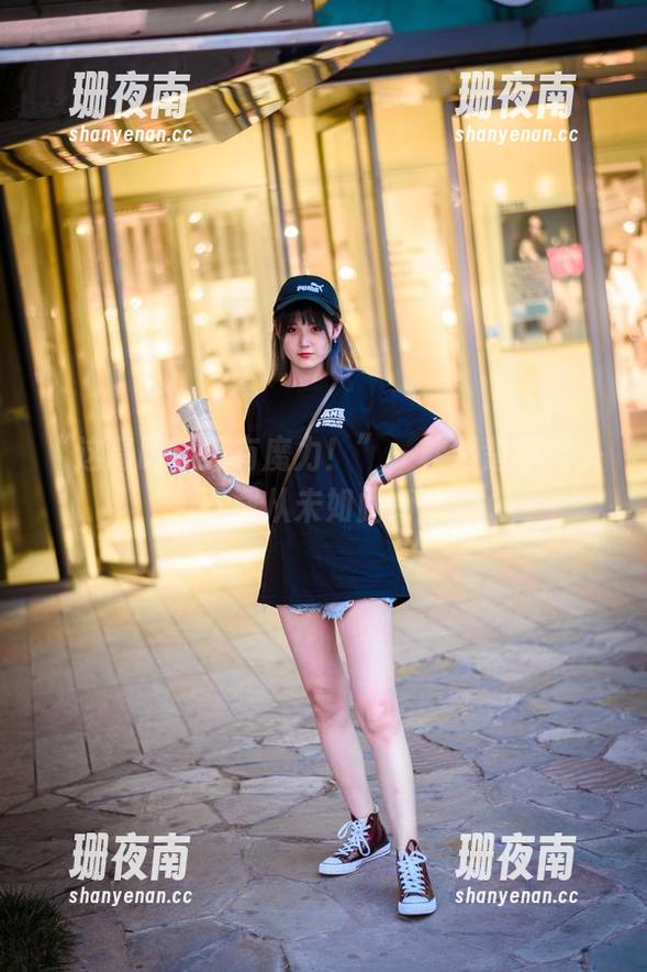 秋楚楚不秃头 “这高跟鞋好有魔力!”—秋楚楚不秃头,下载从未如此简单。