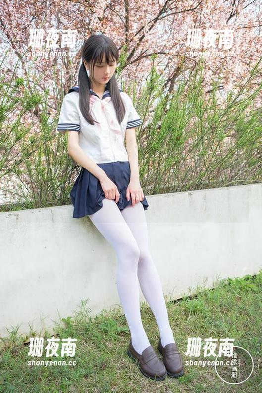 体操服在稚乖画册的最新作品集中——小心，不要被泪目转身的优雅击败哦！