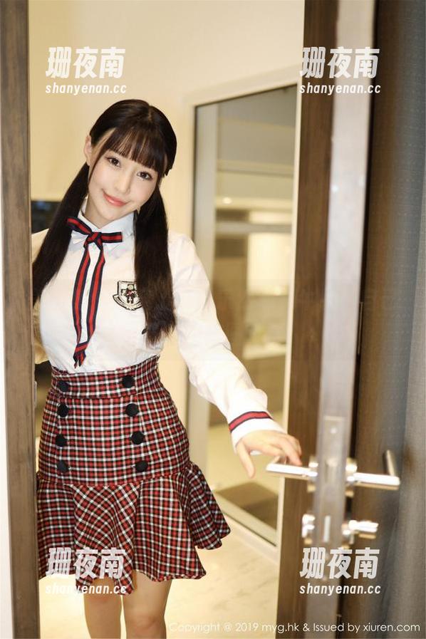 美媛馆-黄乐然 美媛馆 - 别傻了,黄乐然和奶牛也有自己无圣光的美图哲学!