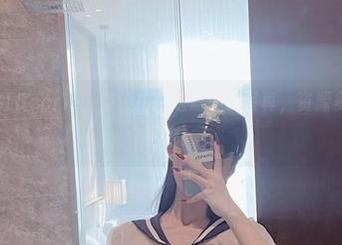 微密圈 – 脸红Dearie,随便拍拍这些美脚写真,资源多得你都想囤起来!