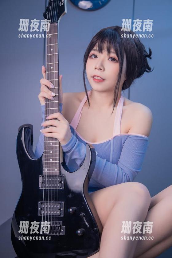 自闭颜球球推出的邪灵魅魔写真集，看完我决定今晚不找鬼故事了！