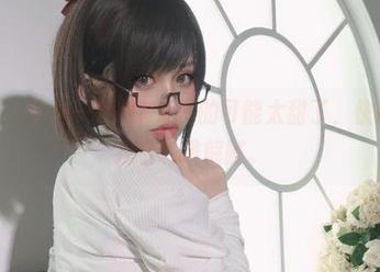 原图里,芊川一笑MNK真的可能太甜了,快让我想找个咖啡解腻。