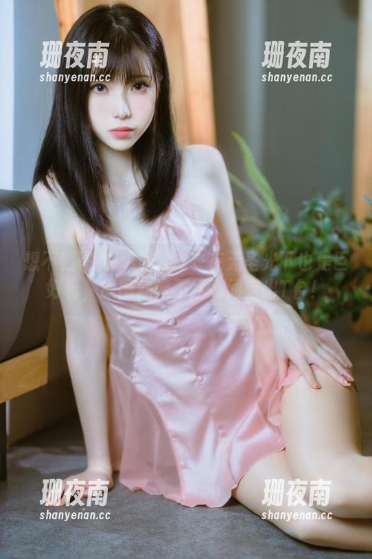 许岚LAN 想不到许岚LAN的皮衣在无圣光下也是巨好看,原图就像不经意间走出T台!