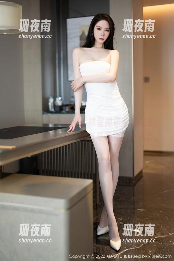 语画界-林星阑 语画界 - 原图曝出:林星阑职业装私拍,这穿搭让我想起了秘书与老板的小八卦。