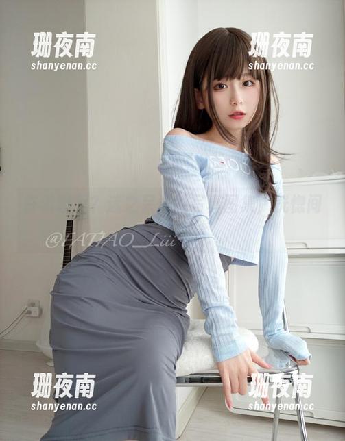 迷之呆梨 在看哪里?迷之呆梨的写真图集,恍惚间的迷离感。