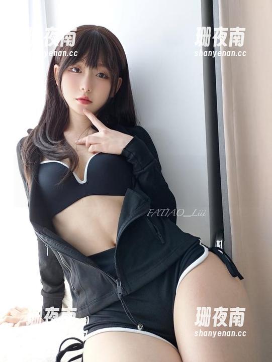 迷之呆梨 每一步都敢秀,迷之呆梨的裸足写真太真实