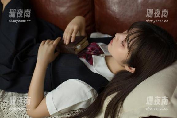 完全无法抗拒，镜酱的美足到底是哪里来的电力？美图独特，下载需谨慎，容易上瘾！