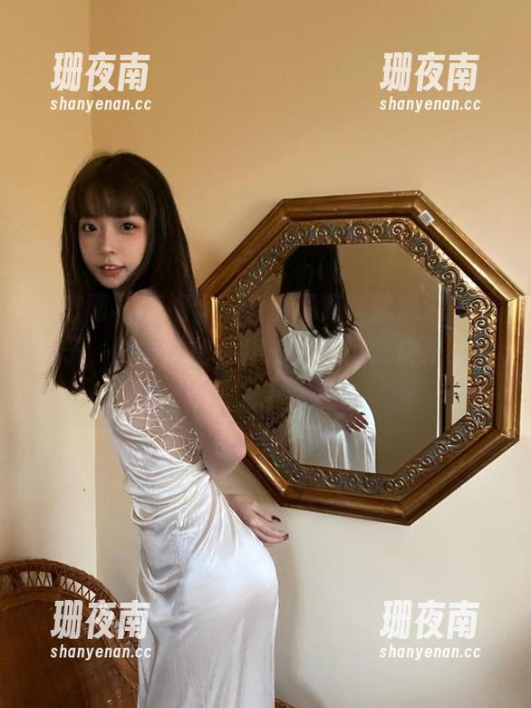陈妮妮UNI 微密圈 - 陈妮妮UNI的写真,就像油亮的鞋子,随时准备和你一起出门,快来下载哦!