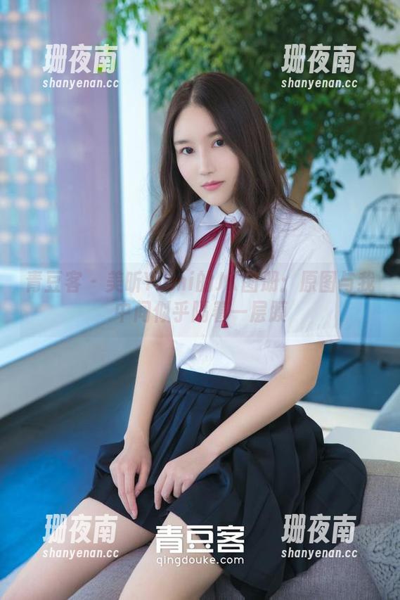 青豆客-美昕Yumi 青豆客 - 美昕Yumi的JK图册:原图与我中间似乎隔着一层膜