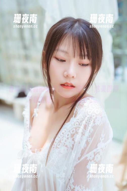 香草喵露露的新作品“秘密”，这美图得下载收藏，不看可是亏了。