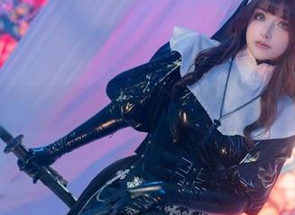 当鹿八岁baby的镜头遇上2B：冰雪下的写真奇想