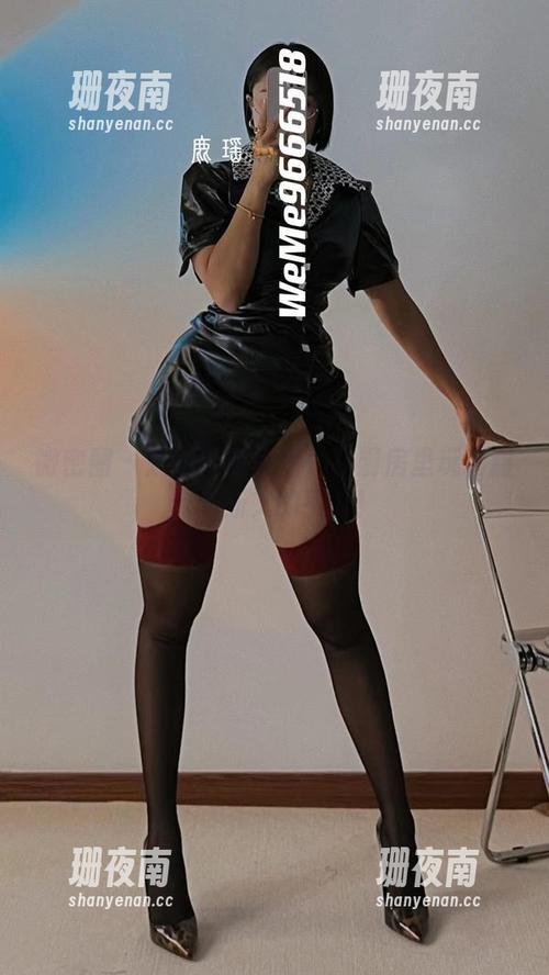 鹿瑶 微密圈 - 鹿瑶厨娘美图:在厨房里玩转甜蜜与斯文的平衡!