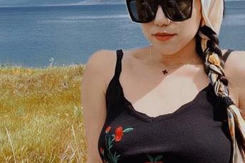 微密圈 – 鹿瑶纯白写真图册,白得我想给她加一条五彩的围巾,太单调了,哈哈。